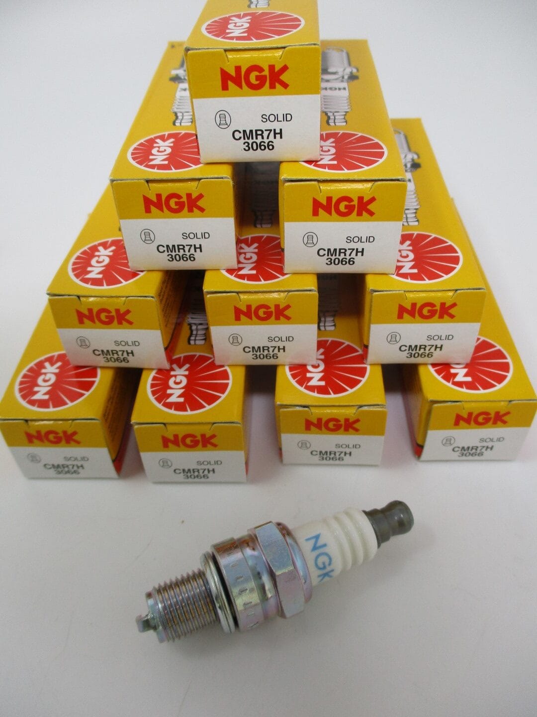 10 Genuine NGK 3066 CMR7H  Spark Plugs Resistor Small Engine - Image 3