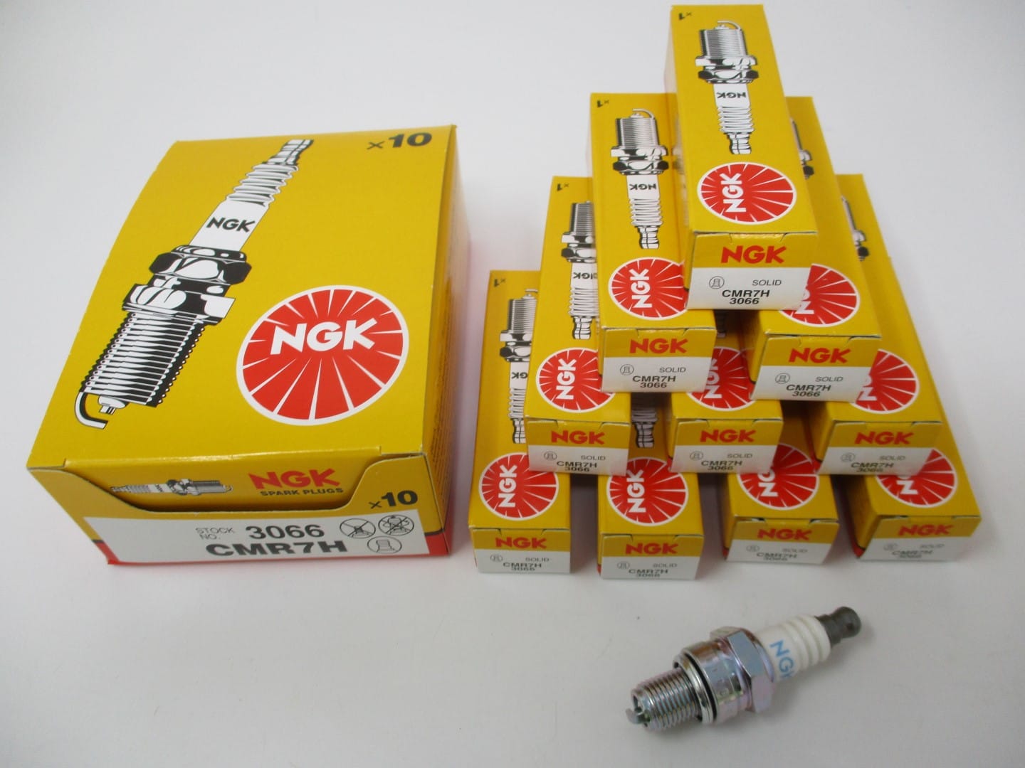 10 Genuine NGK 3066 CMR7H  Spark Plugs Resistor Small Engine - Image 4