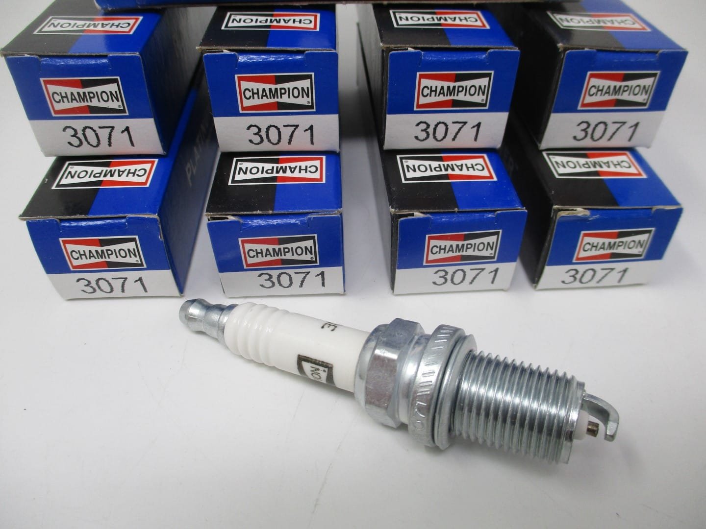 8 Genuine Champion 3071 RC12PYC Platinum Spark Plugs - Image 3