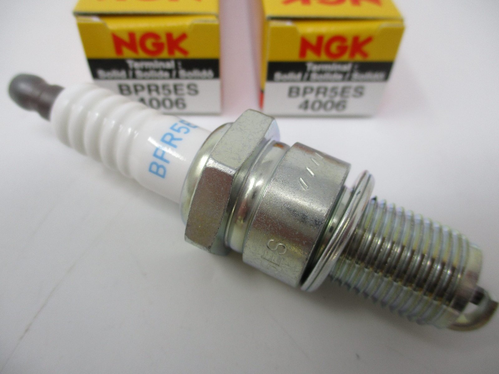 2 Genuine NGK 4006 BPR5ES Nickel Spark Plugs for Small Engines - Image 3