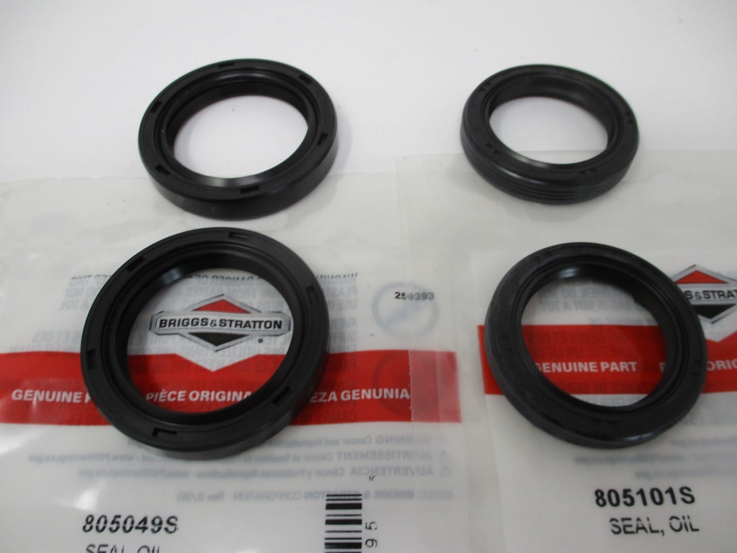 2 Sets of Genuine Briggs & Stratton 805049S & 805101S Oil Seal 294440 295442 295446 - Image 3