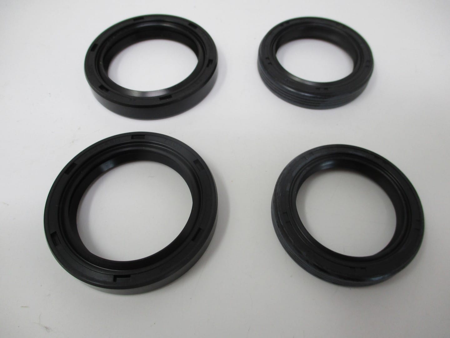 2 Sets of Genuine Briggs & Stratton 805049S & 805101S Oil Seal 294440 295442 295446