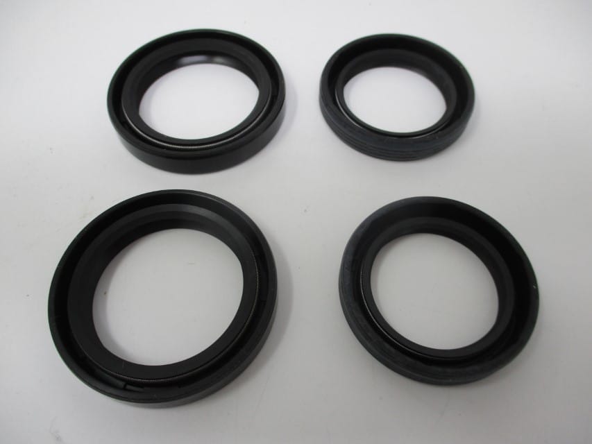 2 Sets of Genuine Briggs & Stratton 805049S & 805101S Oil Seal 294440 295442 295446 - Image 2