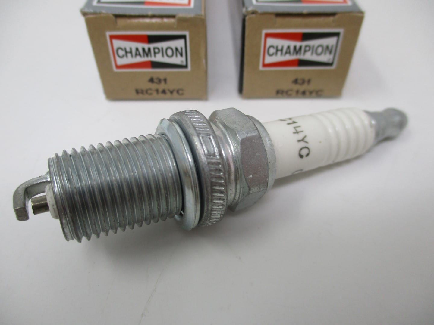 2 Genuine Champion 431 RC14YC Copper Plus Spark Plugs Small Engines - Image 3