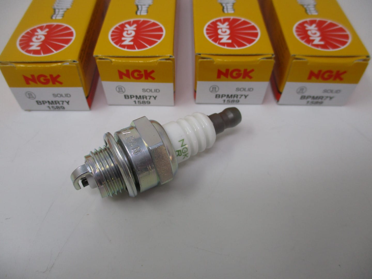 4 Genuine NGK 1589 BPMR7Y V-Power Plug Lawn Mower V-Power 4921 Cross Over - Image 3