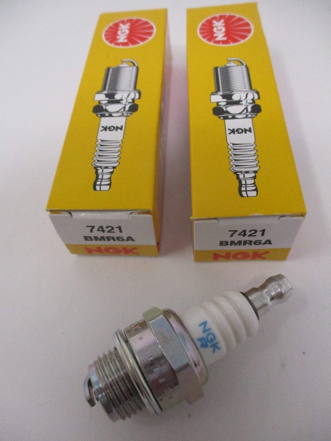 2 Genuine NGK 7421 BMR6A Spark Plug cross for 5921 BM6A Small Engine