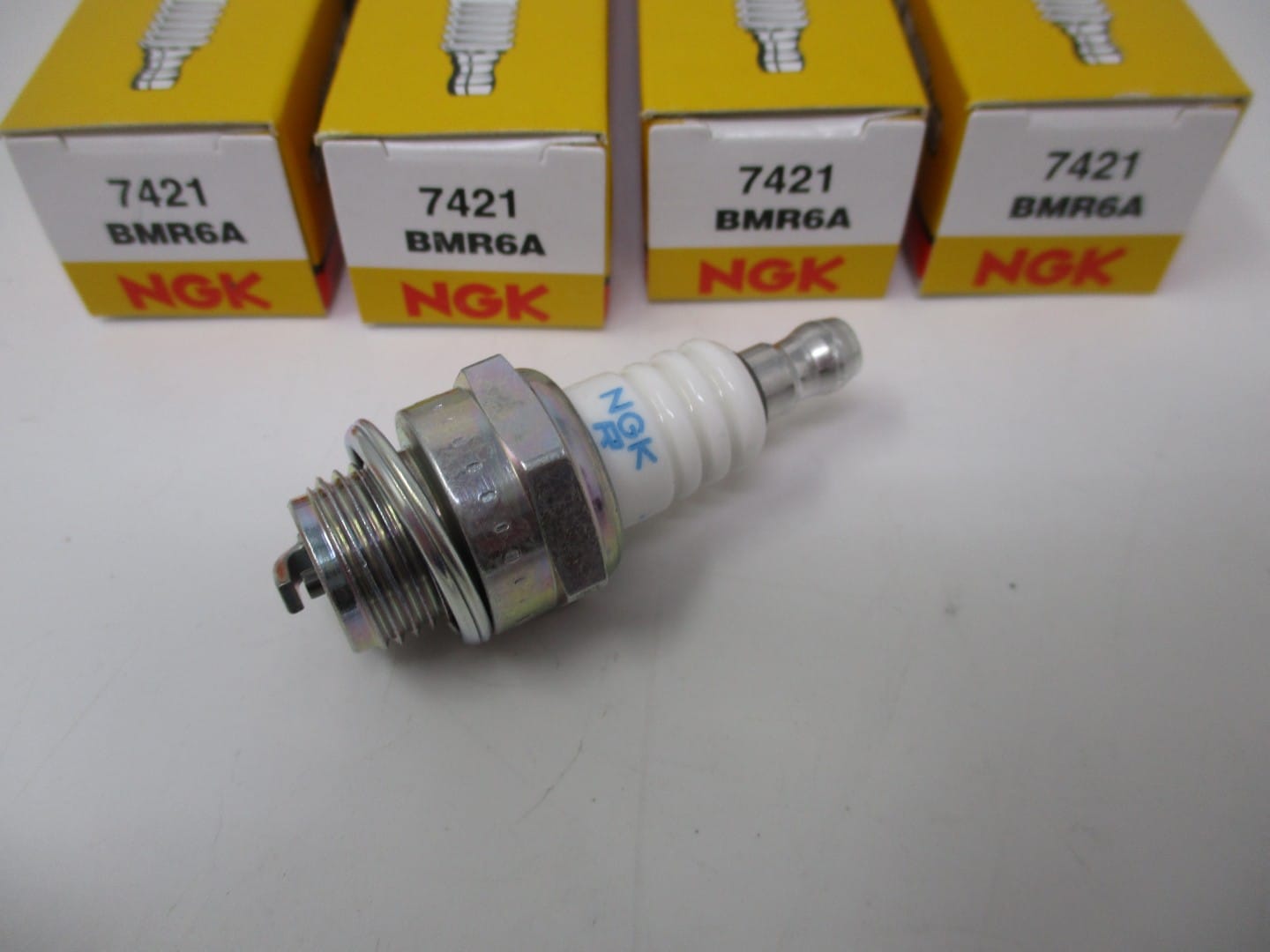 4 Genuine NGK 7421 BMR6A Spark Plug cross for 5921 BM6A Small Engine