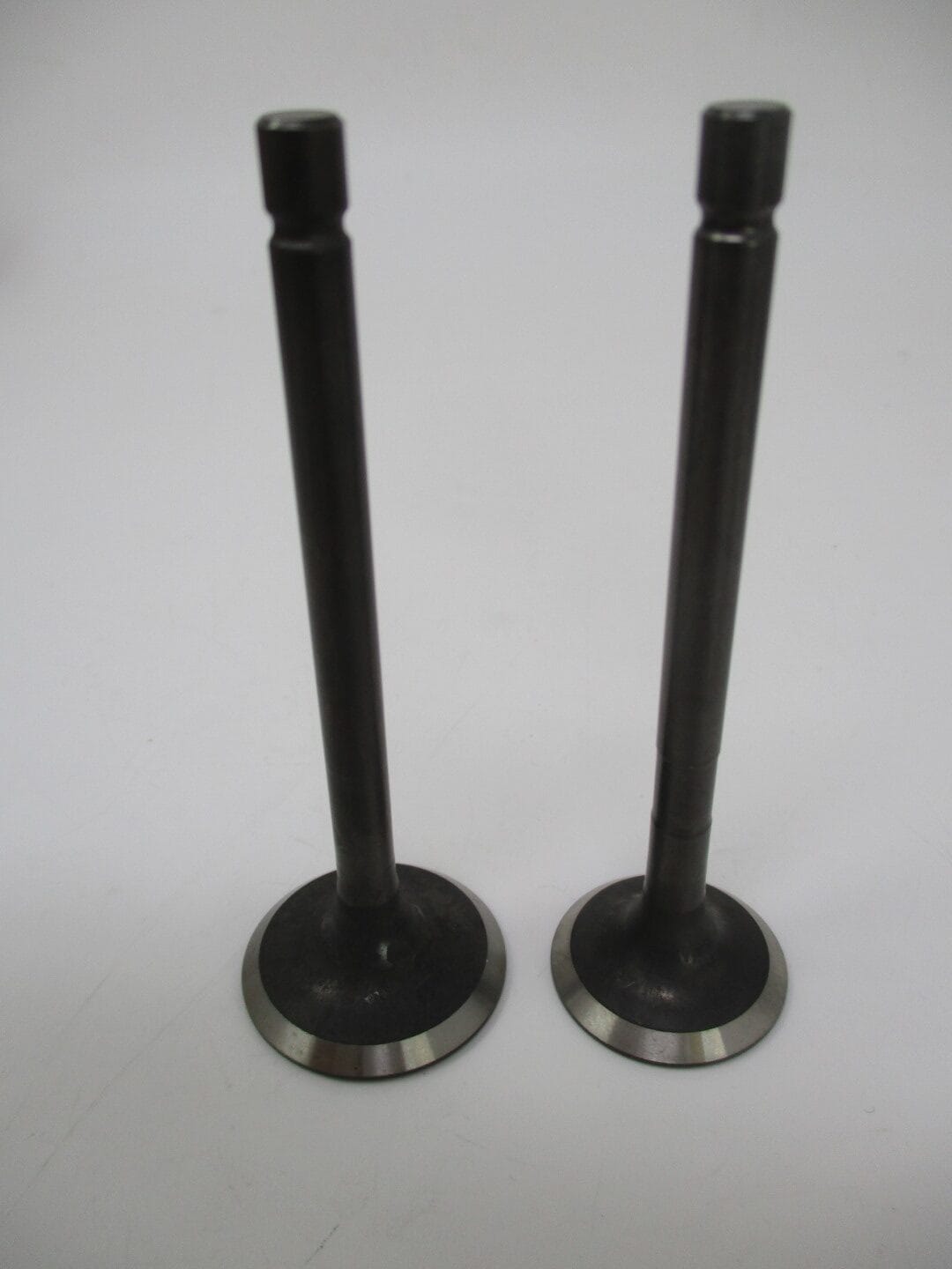 Genuine Briggs & Stratton 820403 & 820404 Daihatsu DM950D Intake Exhaust Valves Diesel - Image 3