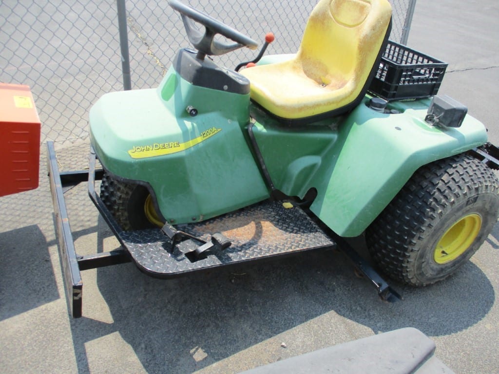 John Deere 1200A