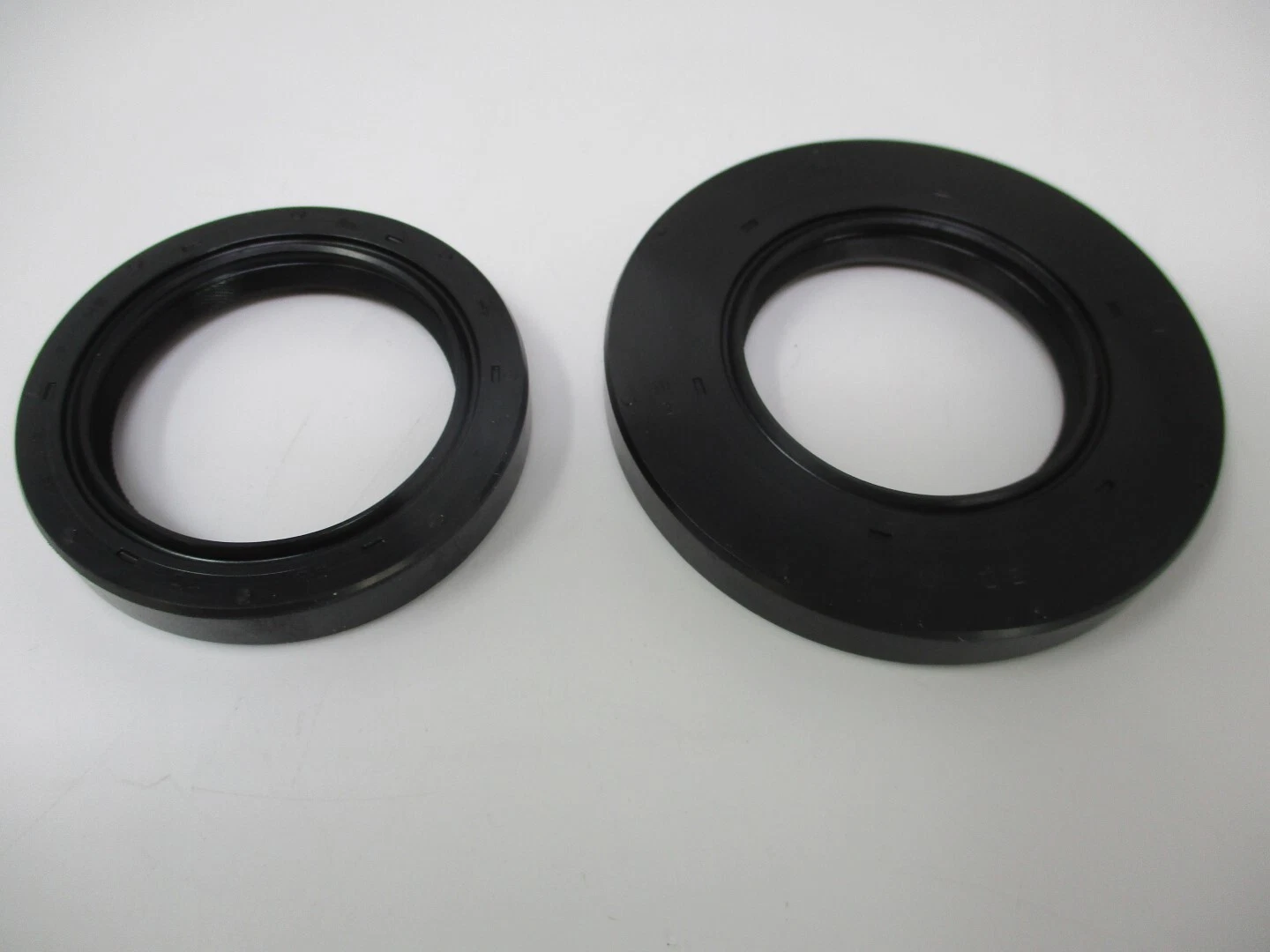 Genuine Kawasaki 92049-7011 92049-7010 Crankcase Oil Seals FH601D FH721D FH770D