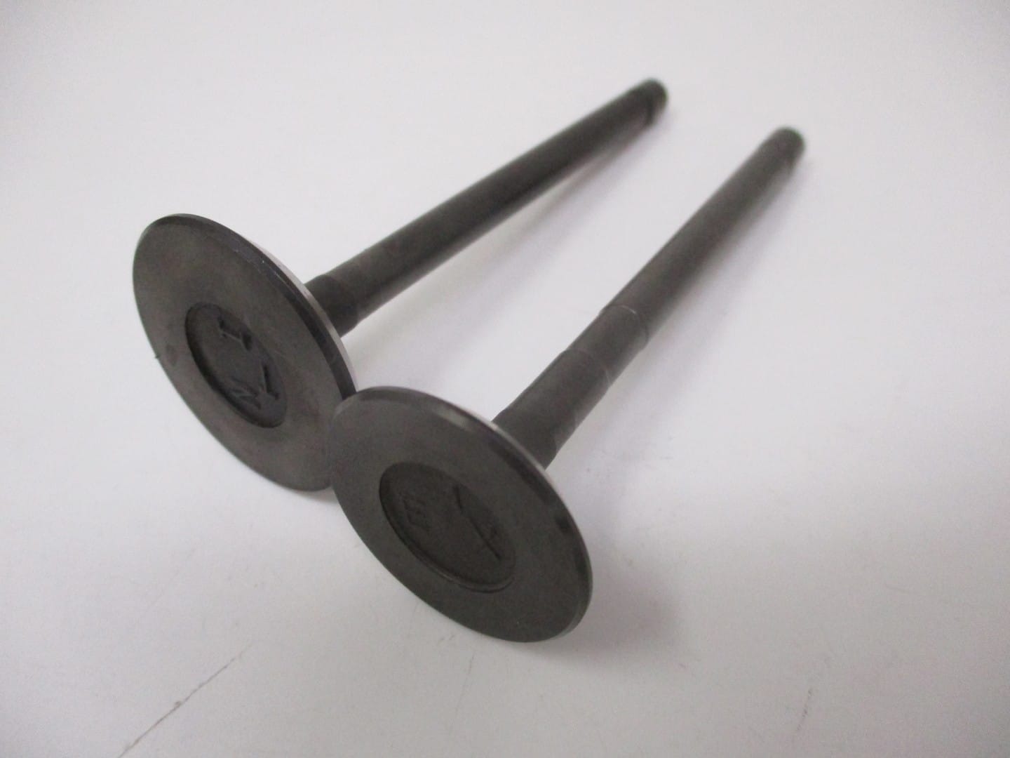 Genuine Briggs & Stratton 820403 & 820404 Daihatsu DM950D Intake Exhaust Valves Diesel