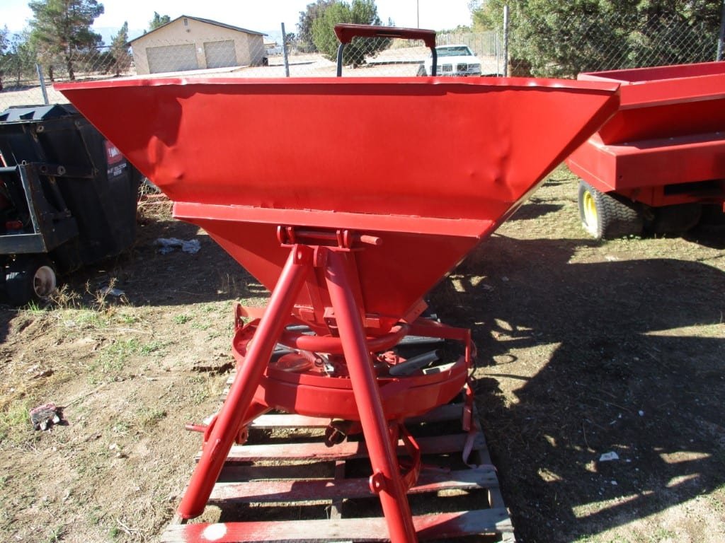 Lely 2-3215 3-Point Tractor Mount PTO Spreader L1250 - M & M Products