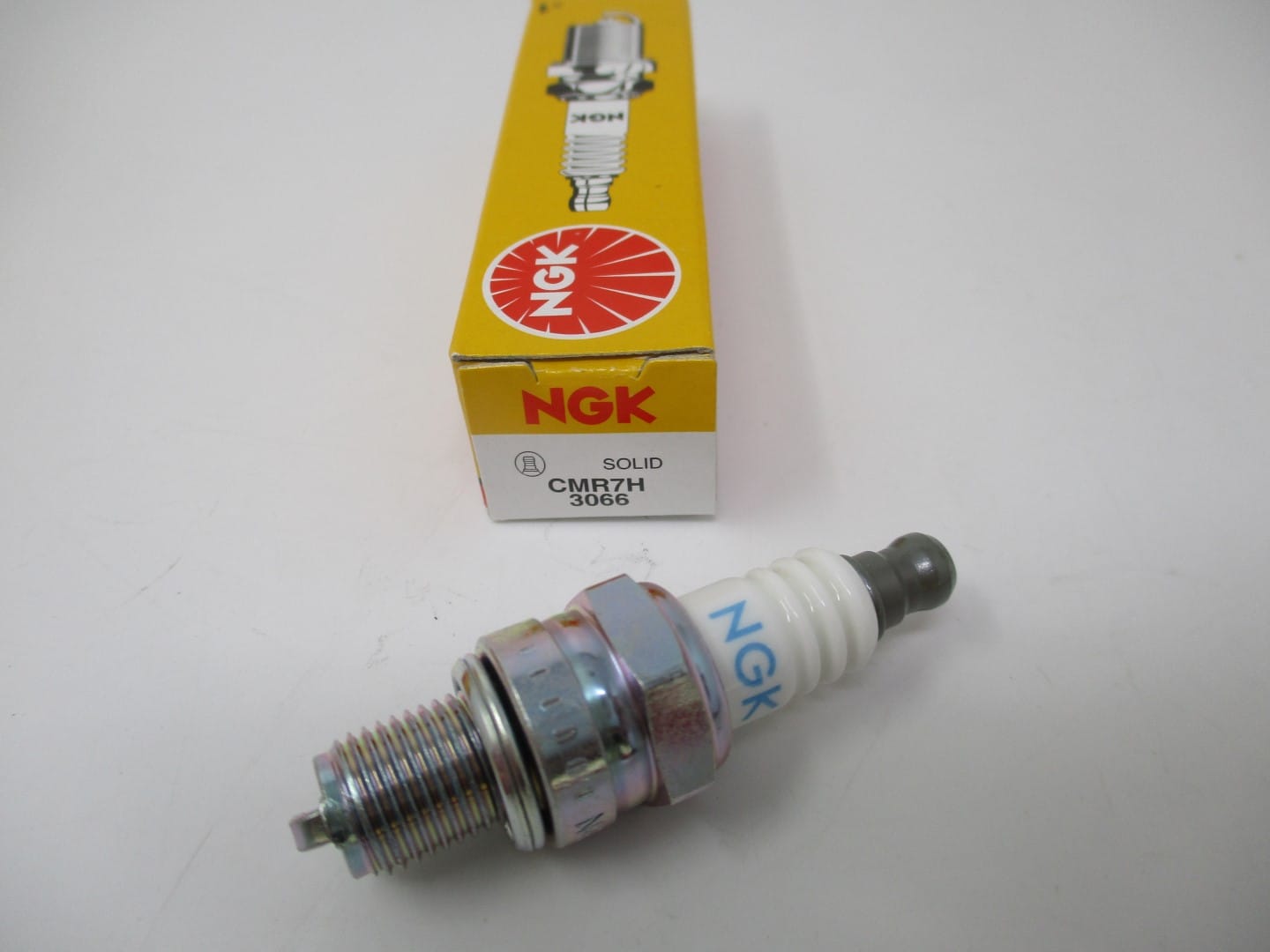 Genuine NGK 3066 CMR7H Spark Plugs Resistor Type