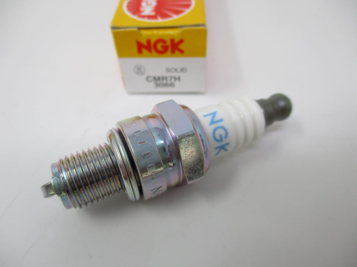 Genuine NGK 3066 CMR7H Spark Plugs Resistor Type - Image 3