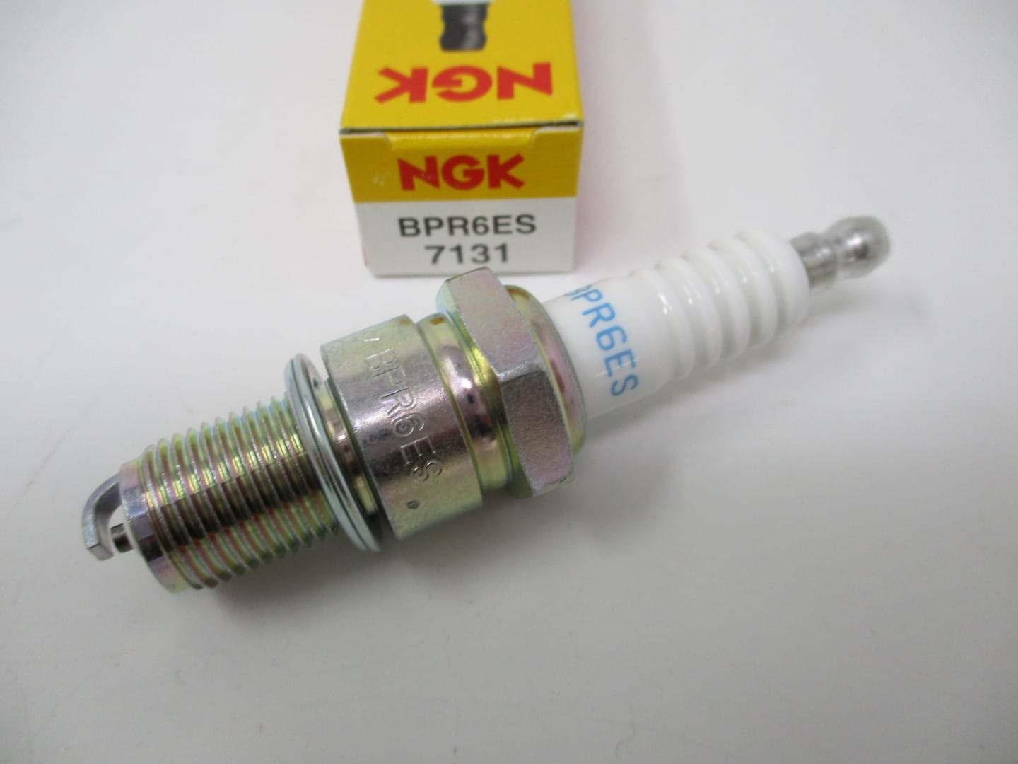 Genuine NGK 7131 BPR6ES Copper Standard Spark Plug Small Engine - Image 3