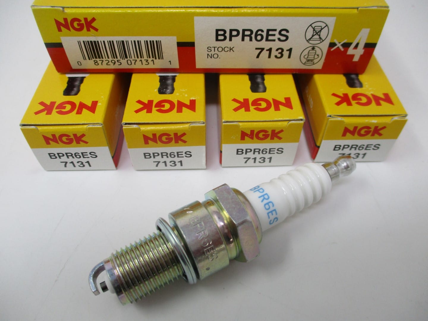 Genuine NGK 7131 BPR6ES Copper Standard Spark Plug Small Engine - Image 6