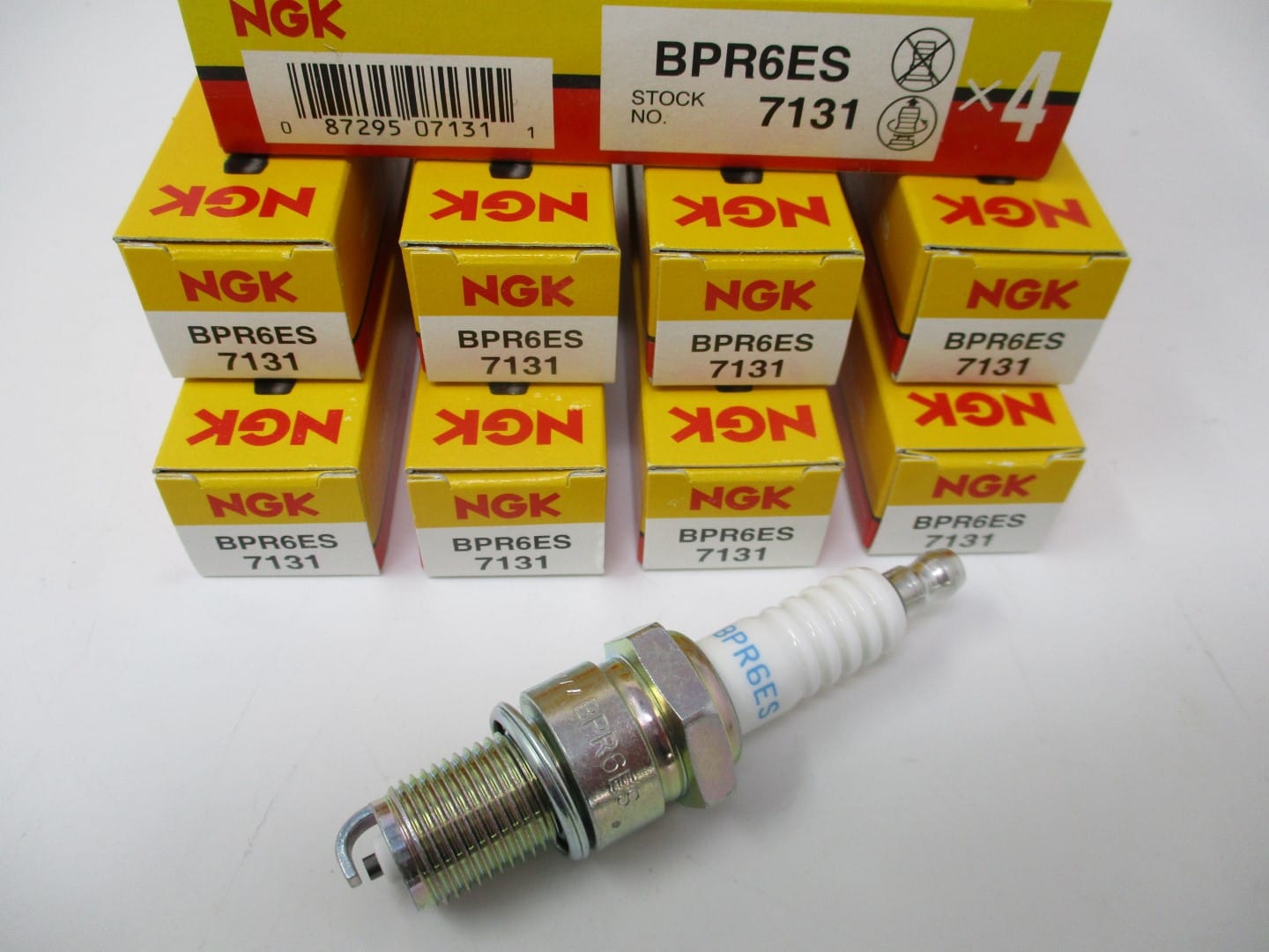 Genuine NGK 7131 BPR6ES Copper Standard Spark Plug Small Engine - Image 9